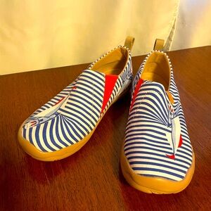 UIN Ferry Well slip on shoes size 8